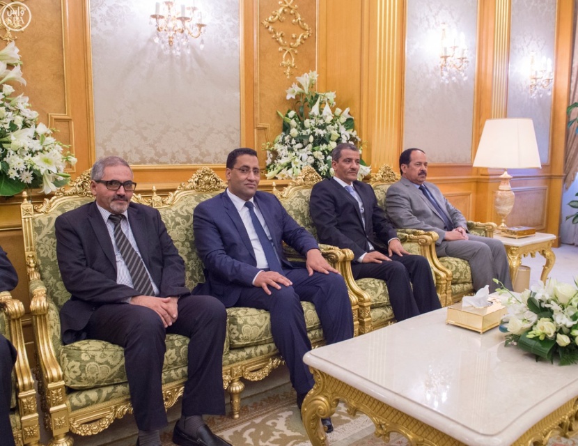 خادم الحرمين الشريفين يعقد جلسة مباحثات مع الرئيس الموريتاني