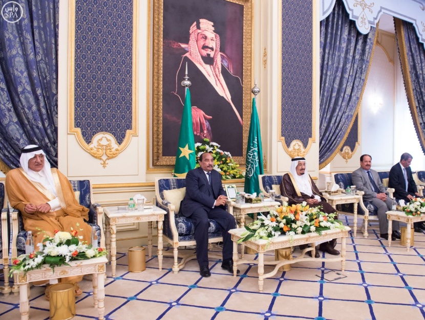 خادم الحرمين الشريفين يعقد جلسة مباحثات مع الرئيس الموريتاني