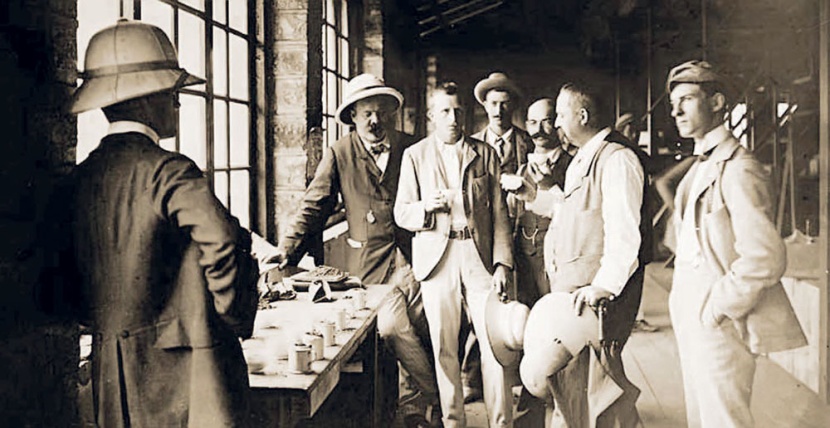 الشاي قصة حضارة ونمط تفكير .. نظرات جمالية وسجالات فقهية