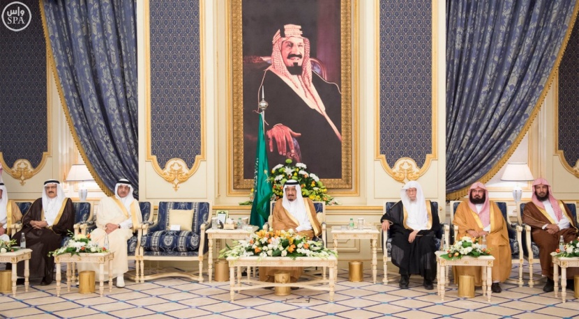 الملك يستقبل جمعا من الأمراء والعلماء والمواطنين