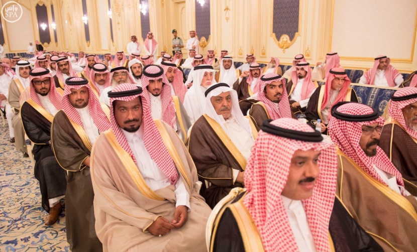 الملك يستقبل جمعا من الأمراء والعلماء والمواطنين
