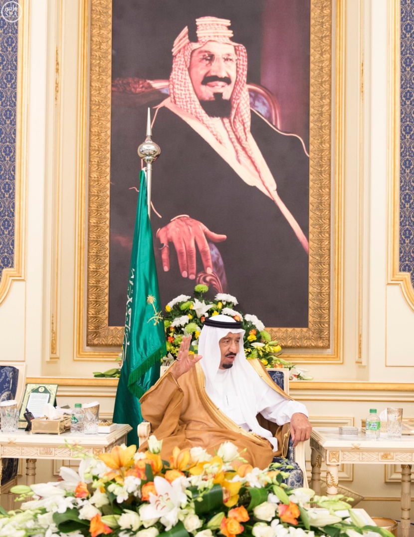 الملك يستقبل جمعا من الأمراء والعلماء والمواطنين