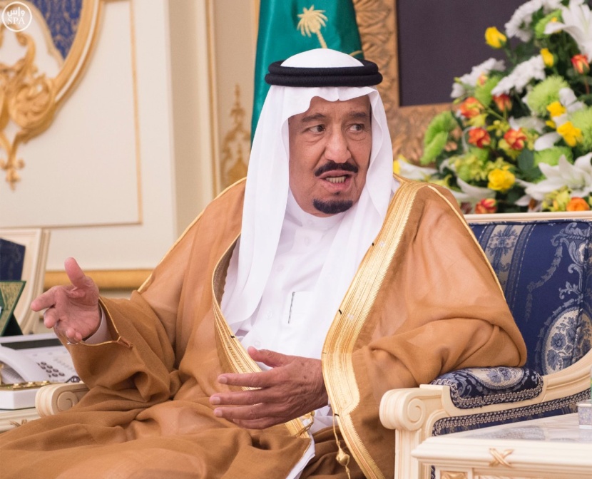 الملك يستقبل جمعا من الأمراء والعلماء والمواطنين