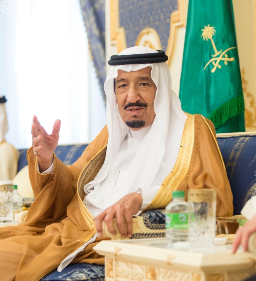 الملك يستقبل جمعا من الأمراء والعلماء والمواطنين