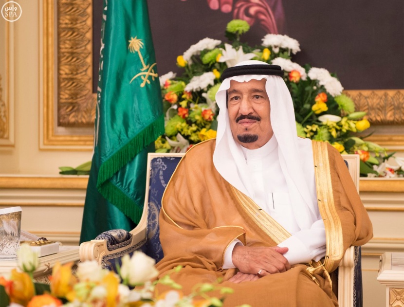 الملك يستقبل جمعا من الأمراء والعلماء والمواطنين