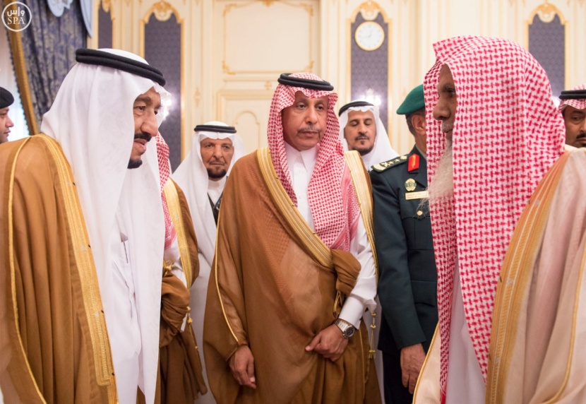 الملك يستقبل جمعا من الأمراء والعلماء والمواطنين