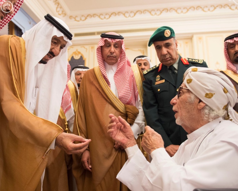 الملك يستقبل جمعا من الأمراء والعلماء والمواطنين