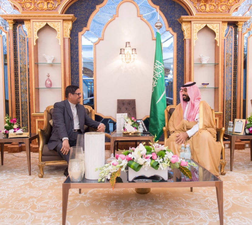 ولي ولي العهد يلتقي نائب رئيس مجلس الوزراء في جمهورية موريشيوس