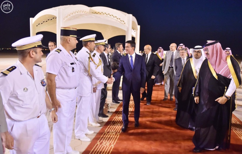 ولي العهد يستقبل رئيس وزراء فرنسا