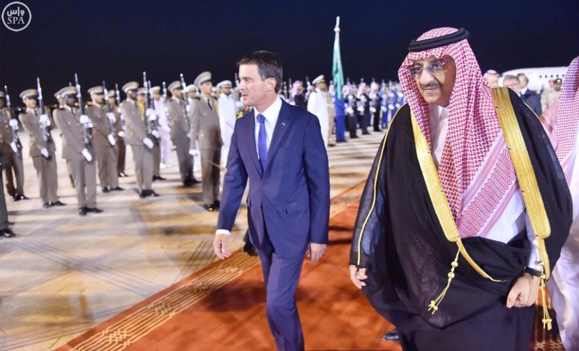 ولي العهد يستقبل رئيس وزراء فرنسا