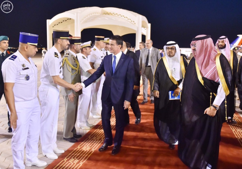 ولي العهد يستقبل رئيس وزراء فرنسا