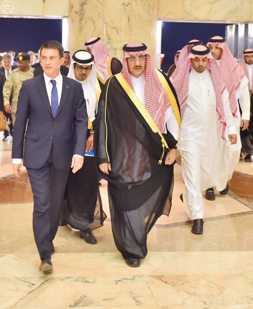 ولي العهد يستقبل رئيس وزراء فرنسا