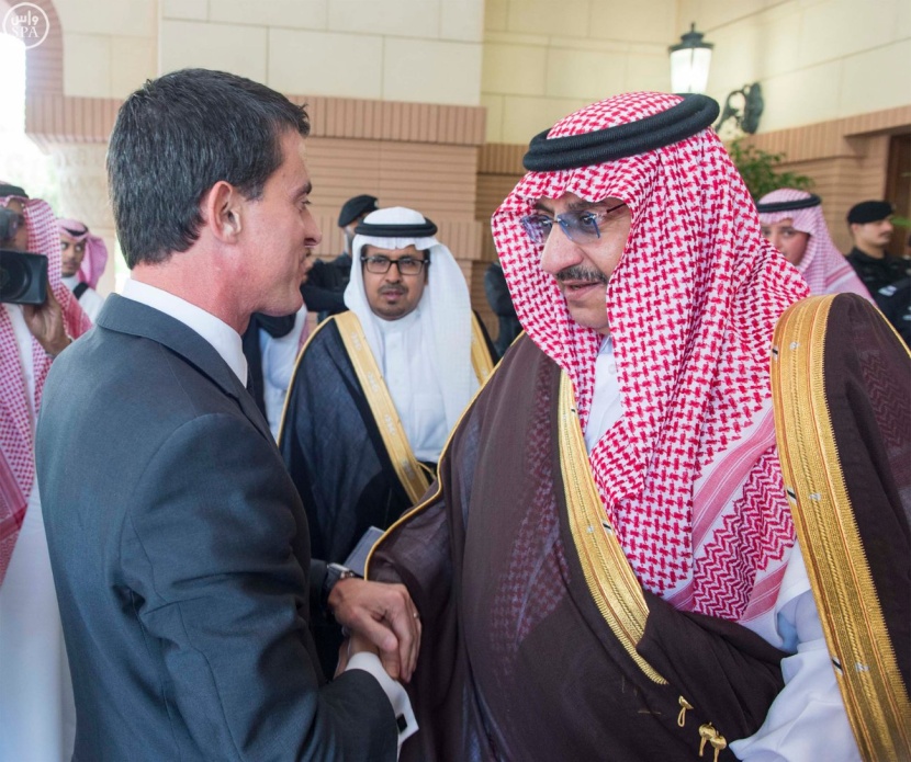 خادم الحرمين يعقد جلسة مباحثات مع رئيس الوزراء الفرنسي