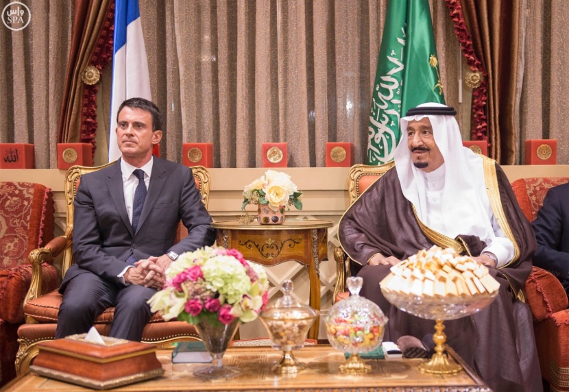 خادم الحرمين يعقد جلسة مباحثات مع رئيس الوزراء الفرنسي