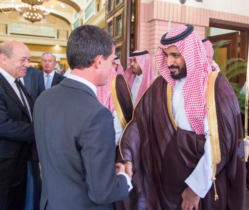 خادم الحرمين يعقد جلسة مباحثات مع رئيس الوزراء الفرنسي