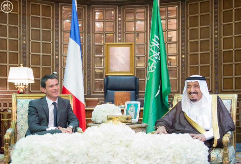 خادم الحرمين يعقد جلسة مباحثات مع رئيس الوزراء الفرنسي