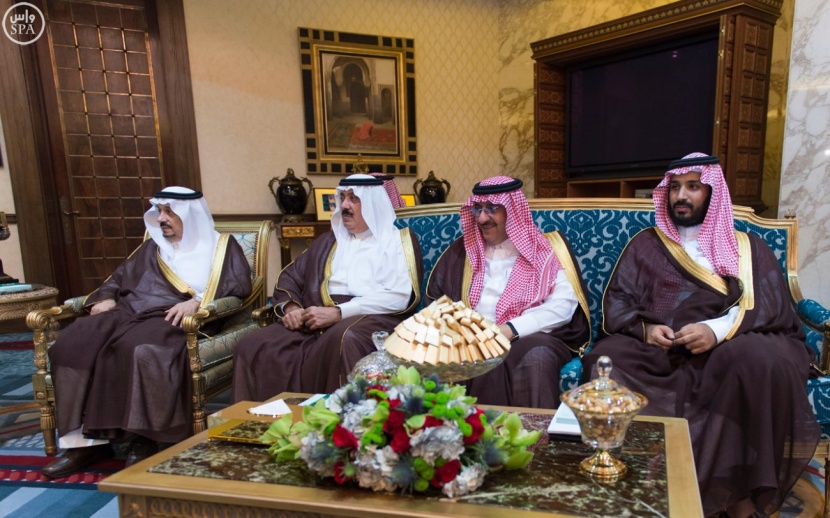 خادم الحرمين يعقد جلسة مباحثات مع رئيس الوزراء الفرنسي