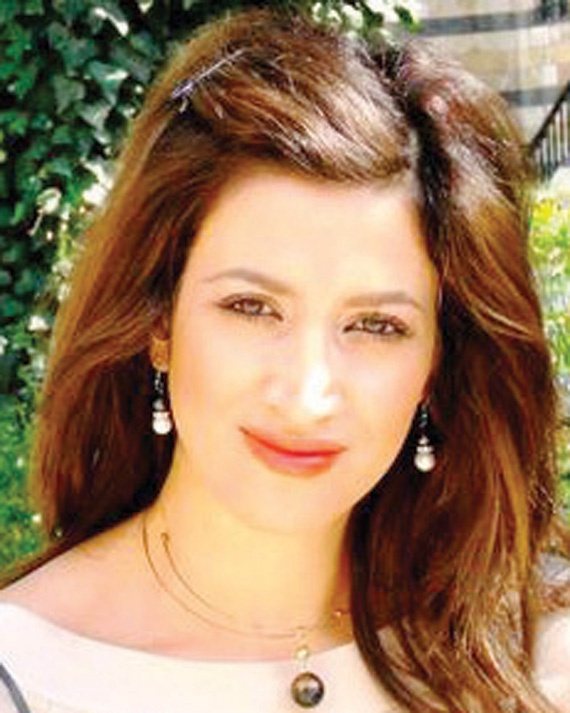 «ألماس ونساء» .. بريق الأنوثة في صلابتها