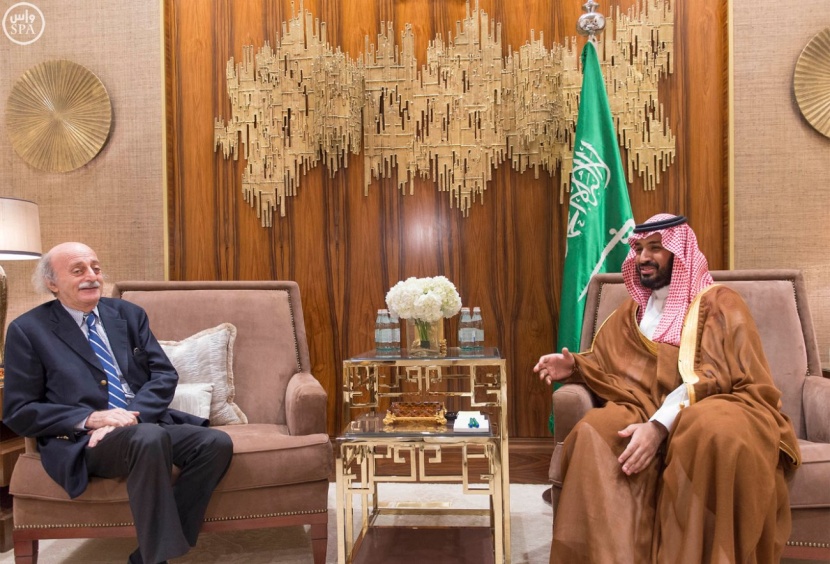 ولي ولي العهد يستقبل رئيس الحزب التقدمي الاشتراكي في لبنان