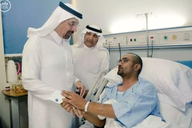 وزير الصحة يطمئن على مصابي الاعتداء الإرهابي في سيهات