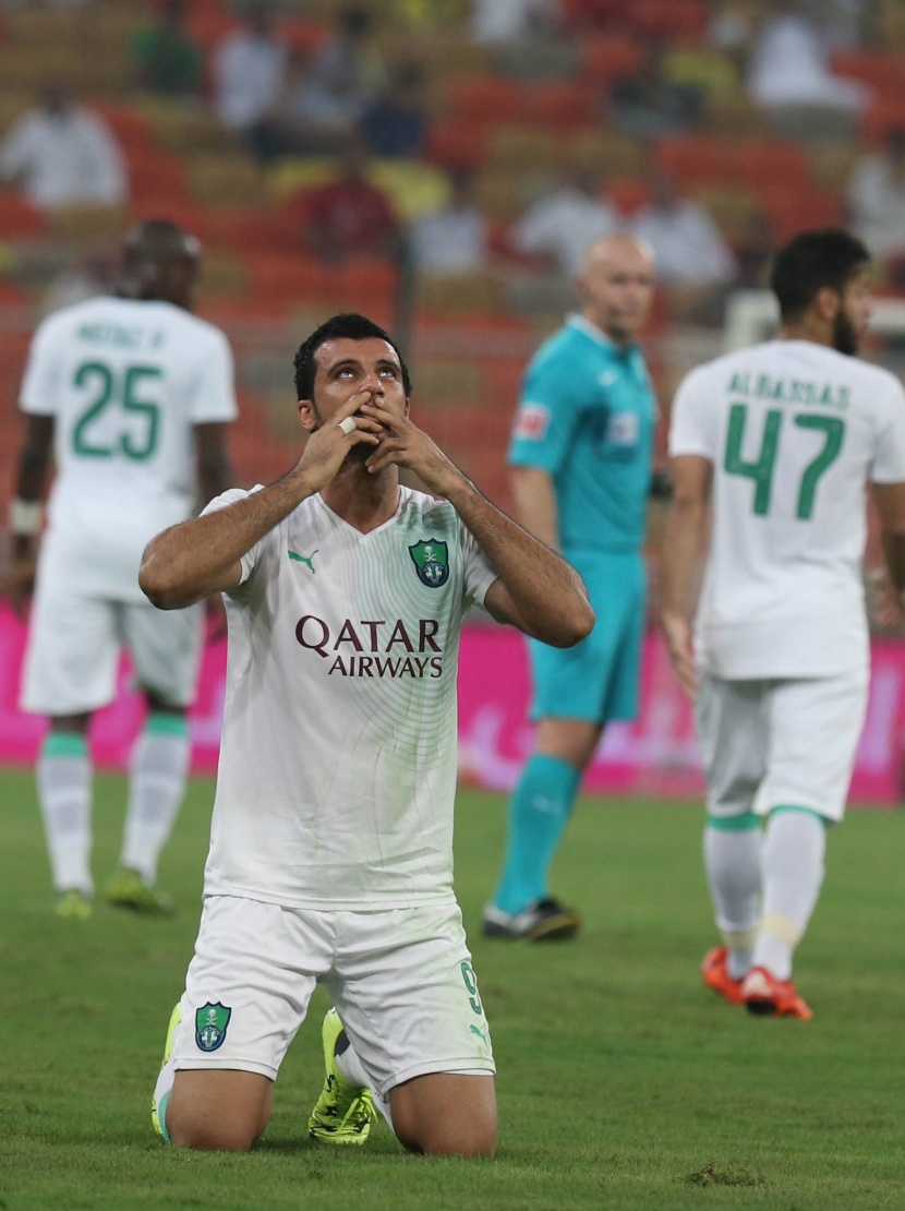 قصة مصورة: "هاتريك" السومة يقود الأهلي لعقاب النصر