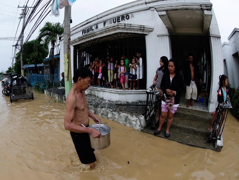 ارتفاع حصيلة ضحايا إعصار الفلبين إلى 14 قتيلا