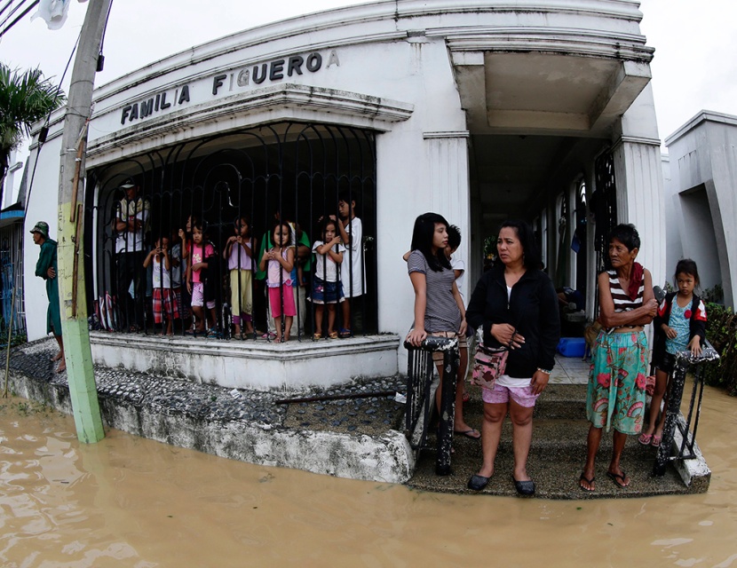 ارتفاع حصيلة ضحايا إعصار الفلبين إلى 14 قتيلا