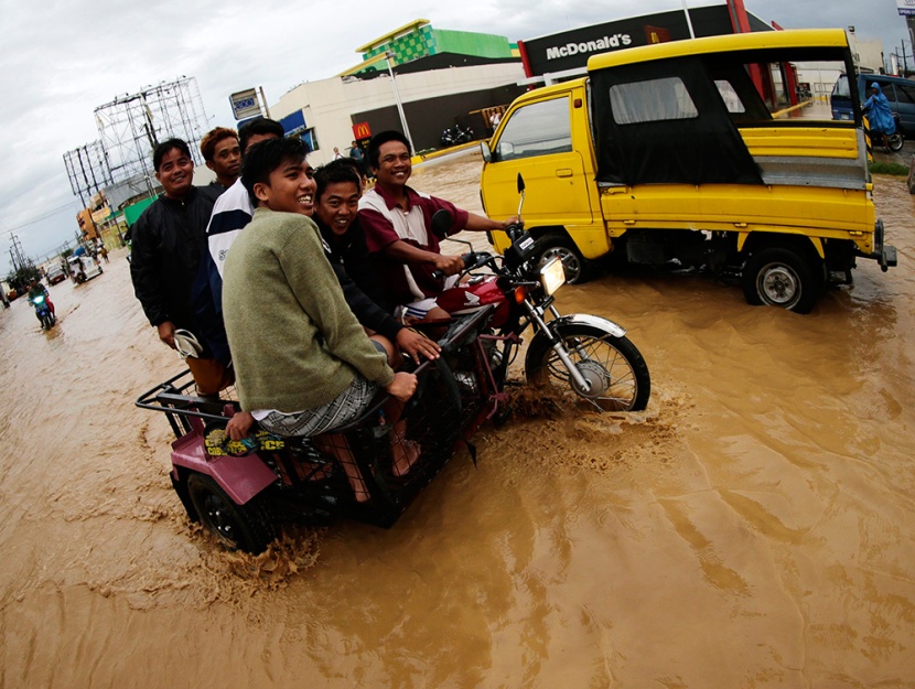 ارتفاع حصيلة ضحايا إعصار الفلبين إلى 14 قتيلا