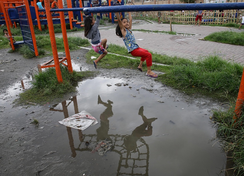 ارتفاع حصيلة ضحايا إعصار الفلبين إلى 14 قتيلا