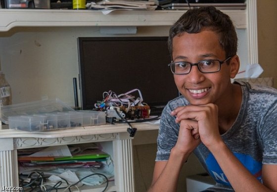 منحة من قطر لطالب تكساس الذي اعتقل للاشتباه في ساعة أحضرها للمدرسة