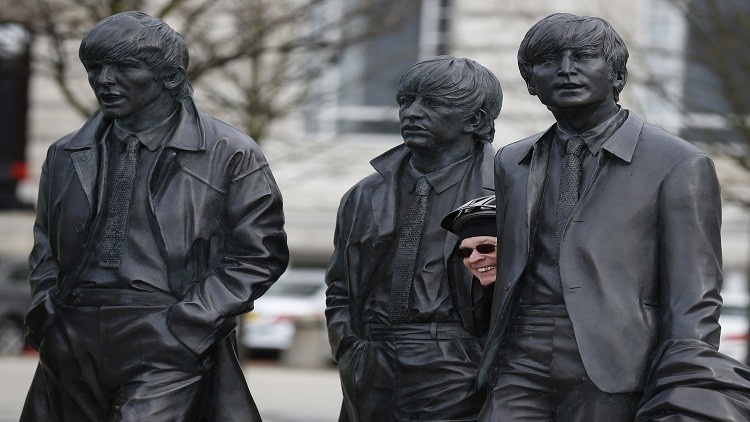 عشاق فرقة "البيتلز" يحتفلون بعيدها العالمي