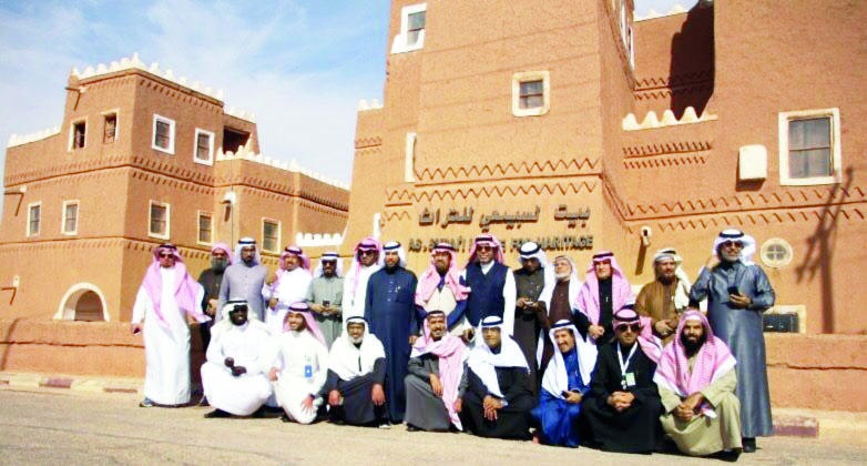 مستثمرون يطلعون على الفرص الاستثمارية والسياحية