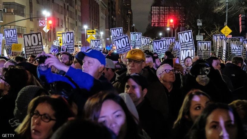 فنانون أميركيون يتظاهرون "ضد ترمب"