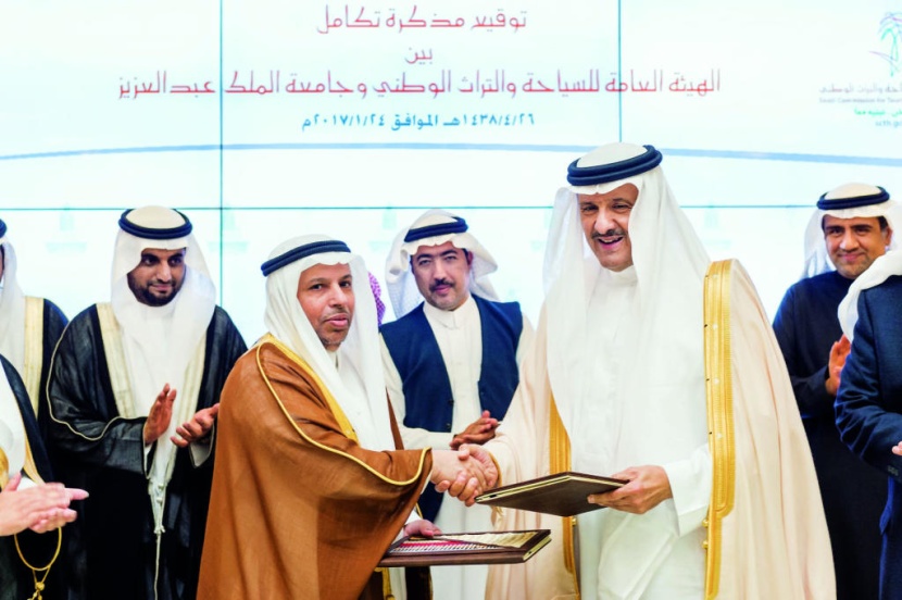 سلطان بن سلمان: نبحث إنشاء مركز للتراث العمراني في البحر الأحمر