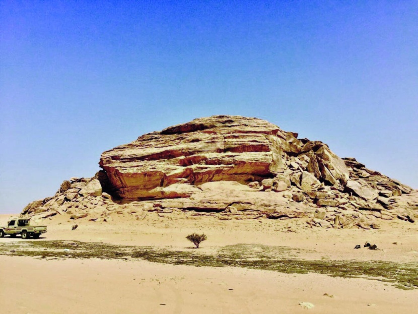 جبل صمعر في نجران .. بوابة الصحراء وصندوق بريد القوافل