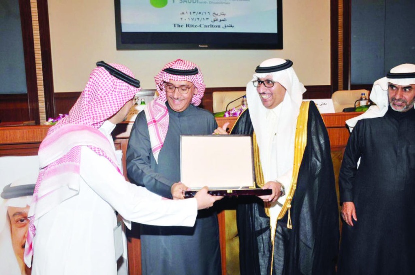 جامعة الملك سعود تكرم STC لرعايتها برنامج التعليم العالي للطلاب الصم وضعاف السمع