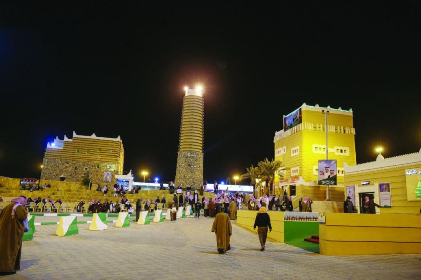 1000 صورة للأسياح تجذب زوار المهرجان