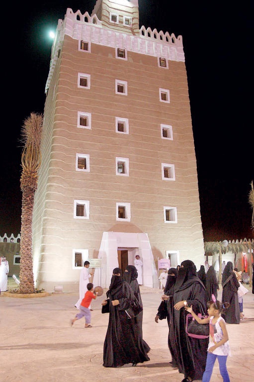 «المشولق» و«الدرب» .. يحكيان قصة الإنسان النجراني