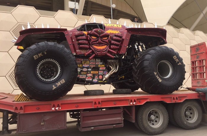 شاحنات "مونستر جام" تصل استاد الملك فهد الدولي في الرياض