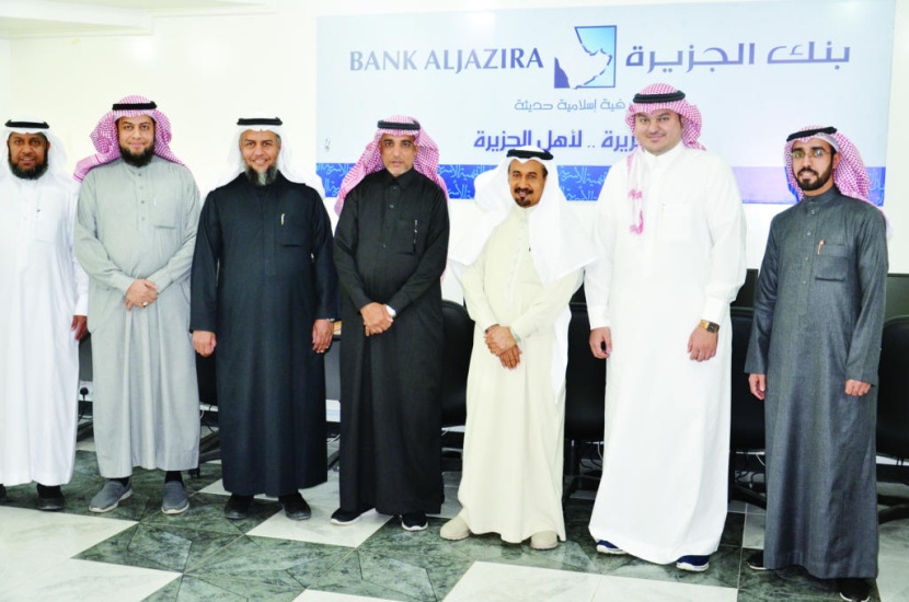 بنك الجزيرة يفتتح معامل الحاسب الآلي 
في الأحساء