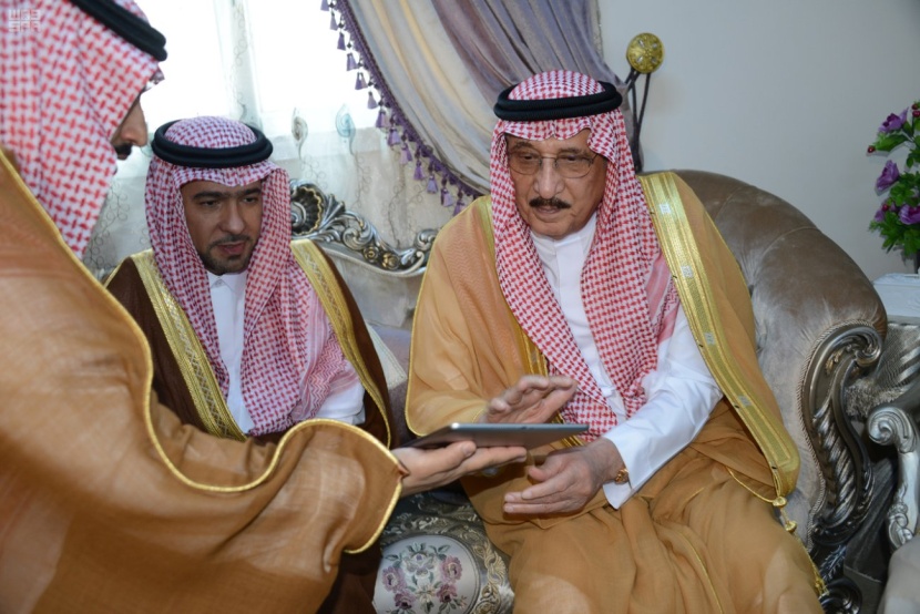 أمير جازان يسلم مفاتيح 672 وحدة سكنية للمستفيدين من مشروعات الإسكان