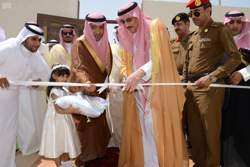 أمير جازان يسلم مفاتيح 672 وحدة سكنية للمستفيدين من مشروعات الإسكان