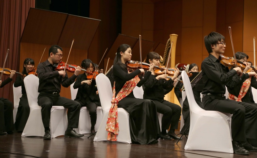 السعوديون يتفاعلون مع "الأوركسترا اليابانية" في الأسبوع الثقافي