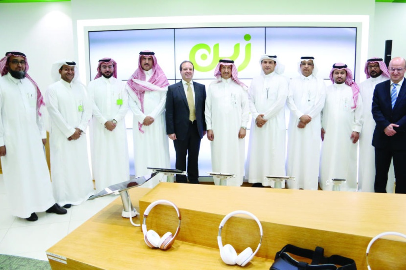 محافظ هيئة الاتصالات: ما شاهدته من تقنيات في مركز «زين» التقني ينبئ بمستقبل تقني باهر