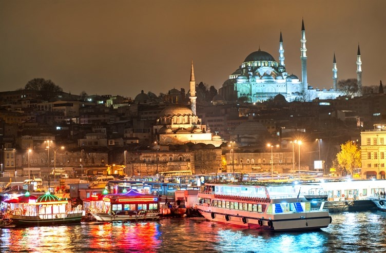 تراجع إيرادات السياحة في تركيا بنسبة 17 % في الربع الأول