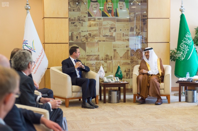 الأمير سلطان بن سلمان يلتقي وزير التجارة والسياحة والاستثمار الاسترالي