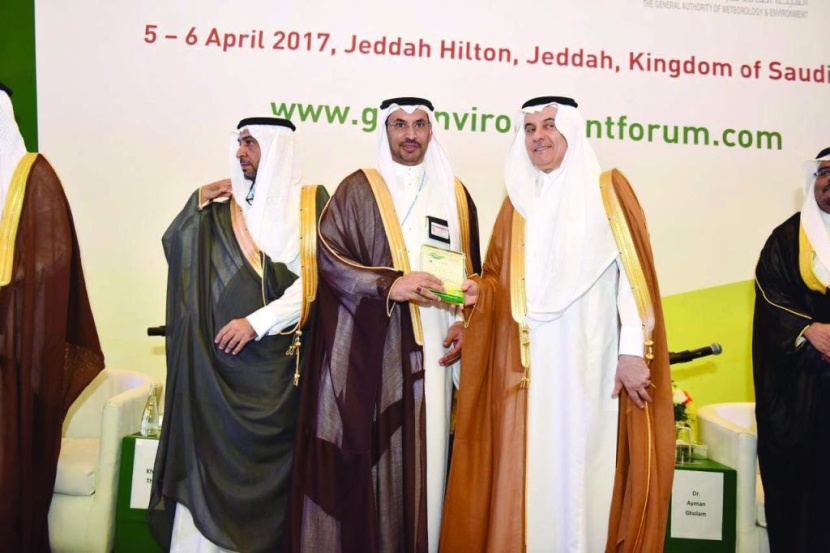 وزير البيئة والمياه والزراعة يشيد بجهود «السعودية للكهرباء» في الحفاظ على البيئة والموارد الطبيعية