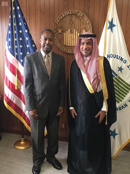 الحقيل يطّلع على تجربة الإسكان في الولايات المتحدة