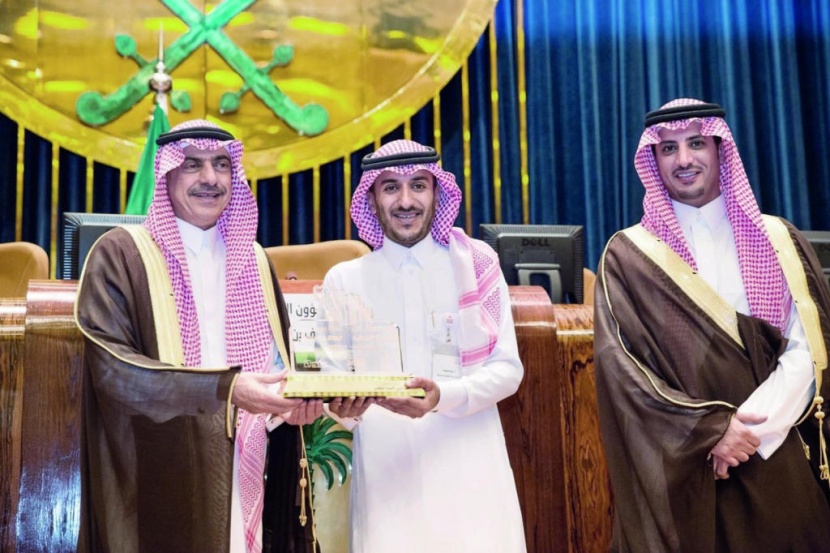 بعد التكريم من قبل وزير الشؤون البلدية والقروية .. «للإعلانات الخارجية» تفتح نافذة على المستقبل