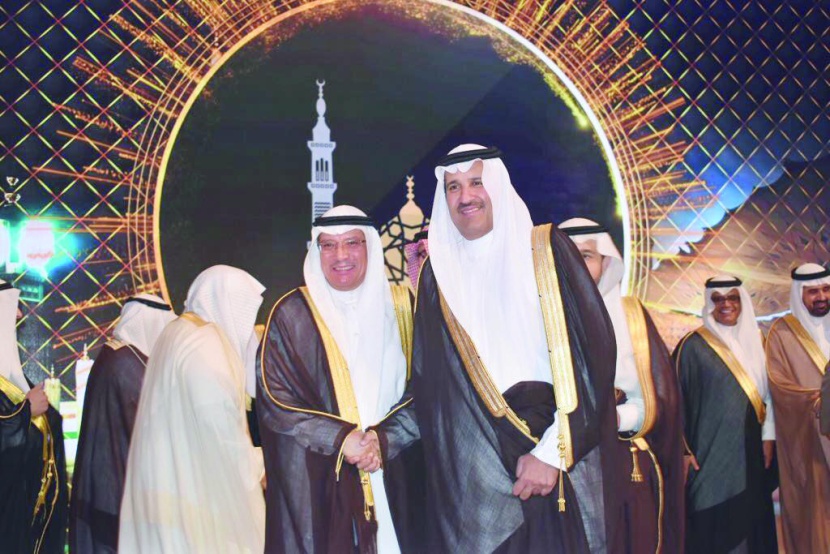 أمير المدينة المنورة يكرم «السعودية للكهرباء» بعد فوزها بالجائزة الذهبية للأداء الحكومي المتميز